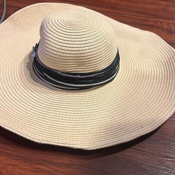 Floppy Hat - NEW - Never worn - Lifht Beige Hat Hand Beaded Stones main image 4